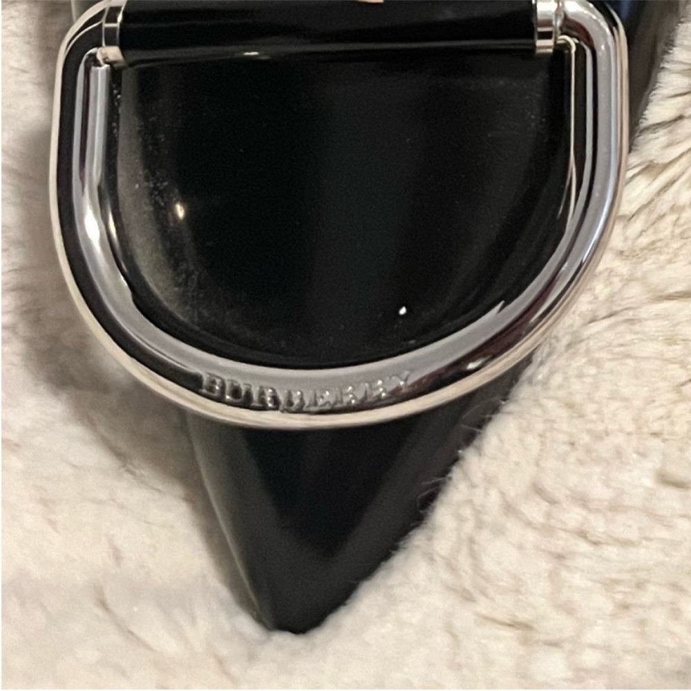 Burberry Flanagan Black Patent Leather
Silver D-Ring Heeled Pumps Size 9 (39) - Picture 3 of 13